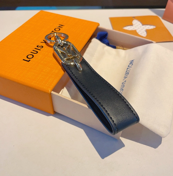 ブランドキーホルダー着用イメージ